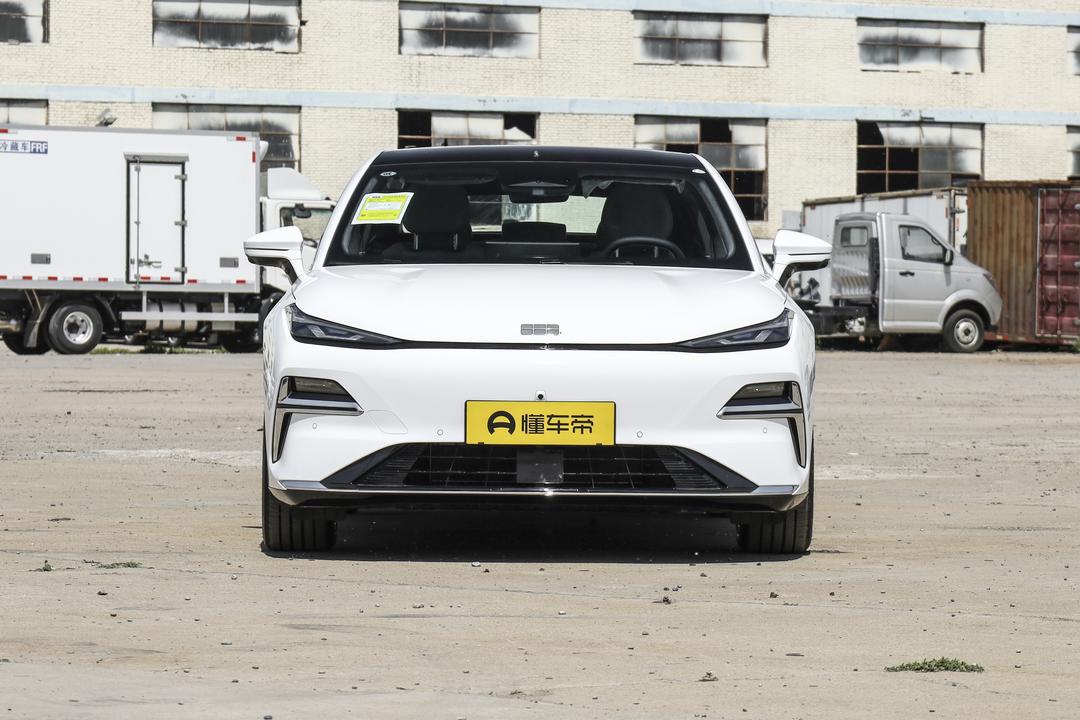 Geely Starlight 8 PHEV 2026, фото 2