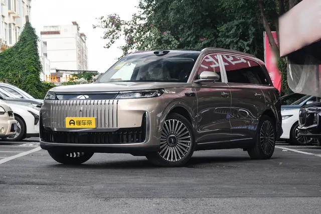 Chery T11 2026 — купить из Китая под заказ