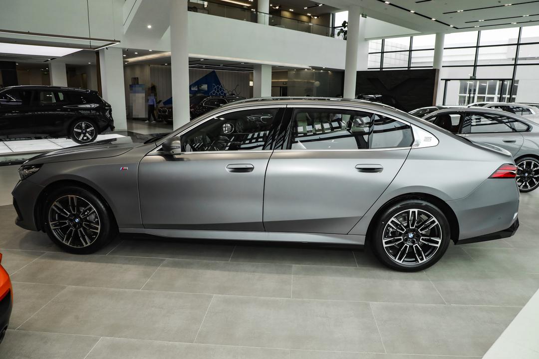 BMW 5 Series 2026, фото 4
