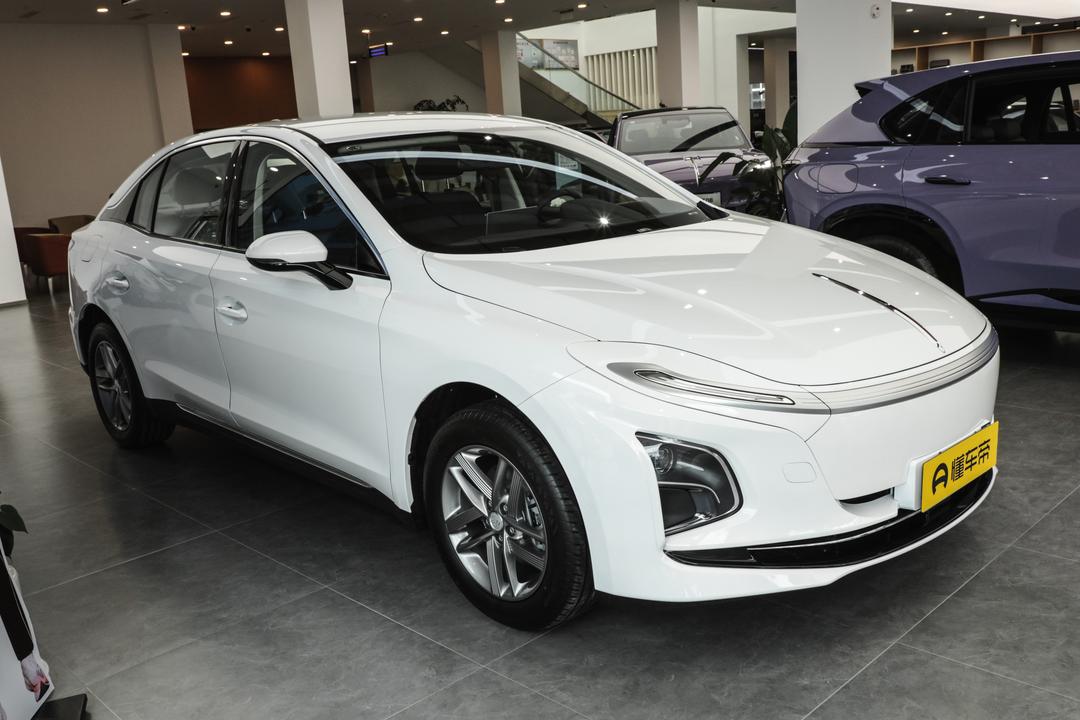 Hongqi E-QM5 2026, фото 3
