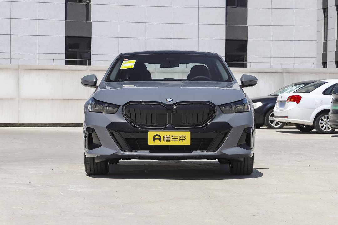 BMW 5 Series 2026, фото 2