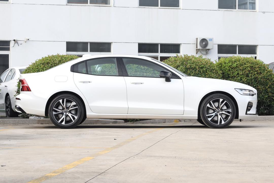 Volvo S60 2026, фото 8