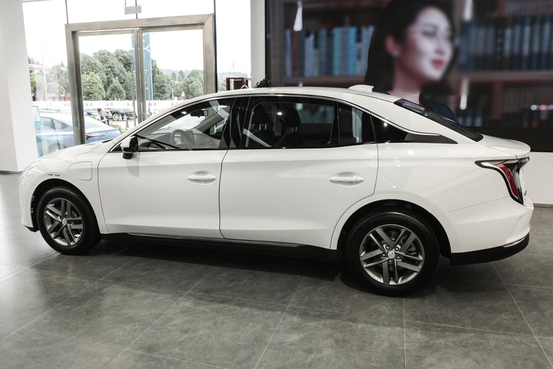 Hongqi E-QM5 2026, фото 4