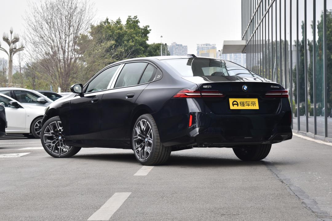 BMW 5 Series 2026, фото 5