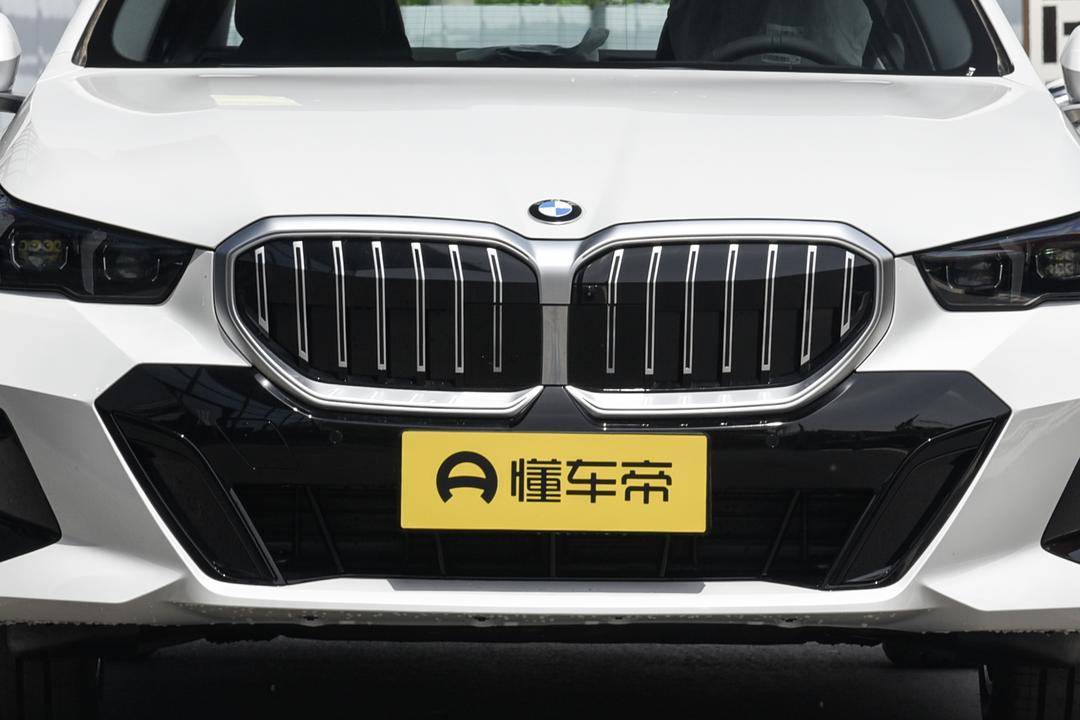 BMW 5 Series 2026, фото 10