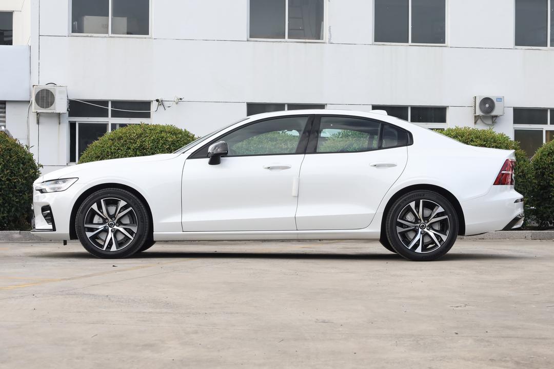 Volvo S60 2026, фото 4
