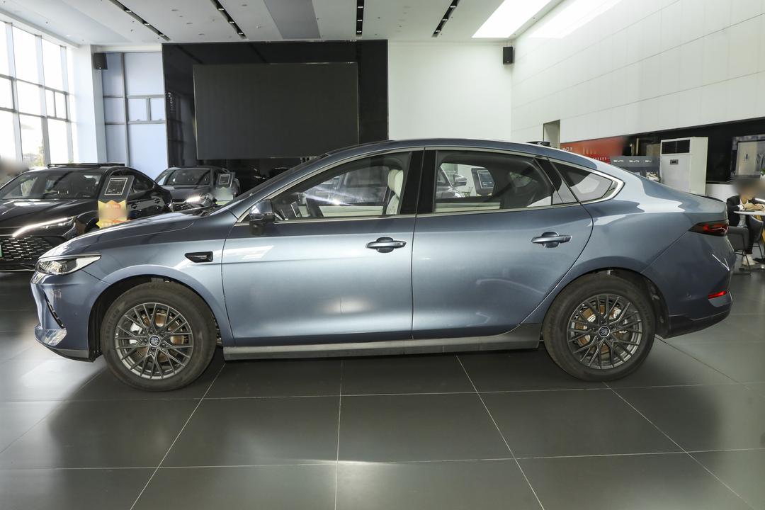 BYD Qin PLUS EV 2026, фото 4