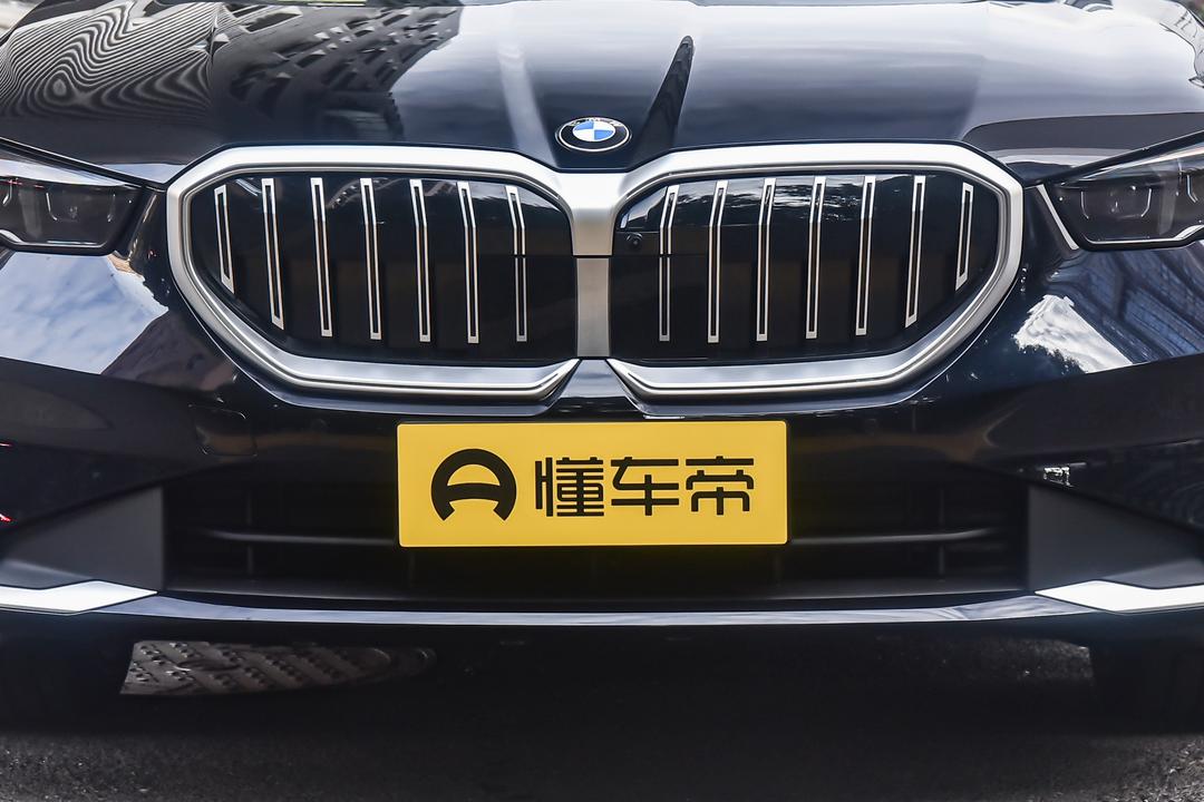 BMW 5 Series 2026, фото 10