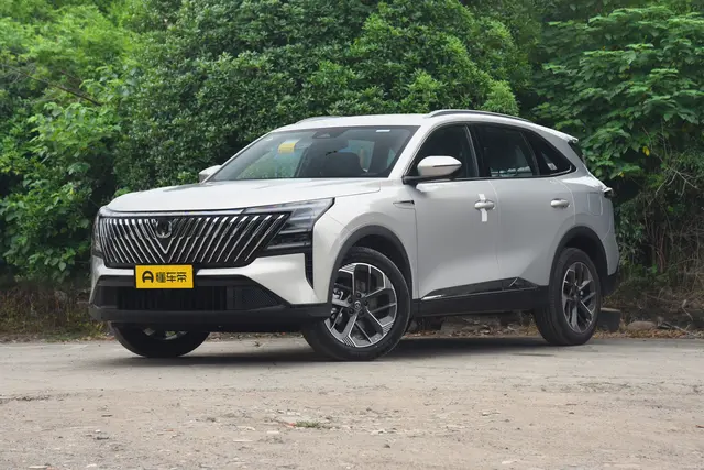 Changan CS75 PLUS 2026 — купить из Китая под заказ