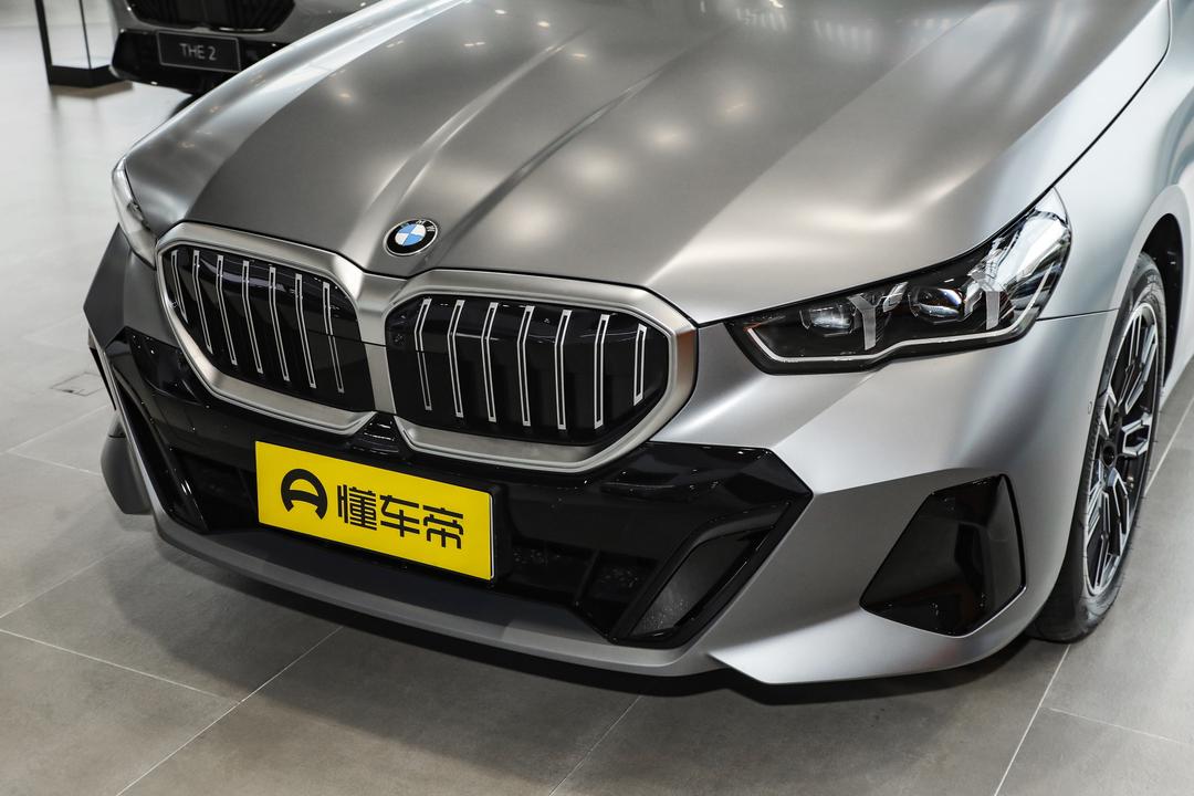 BMW 5 Series 2026, фото 8