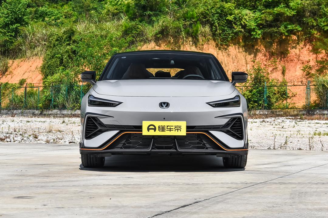 Changan UNI-V 2026, фото 2