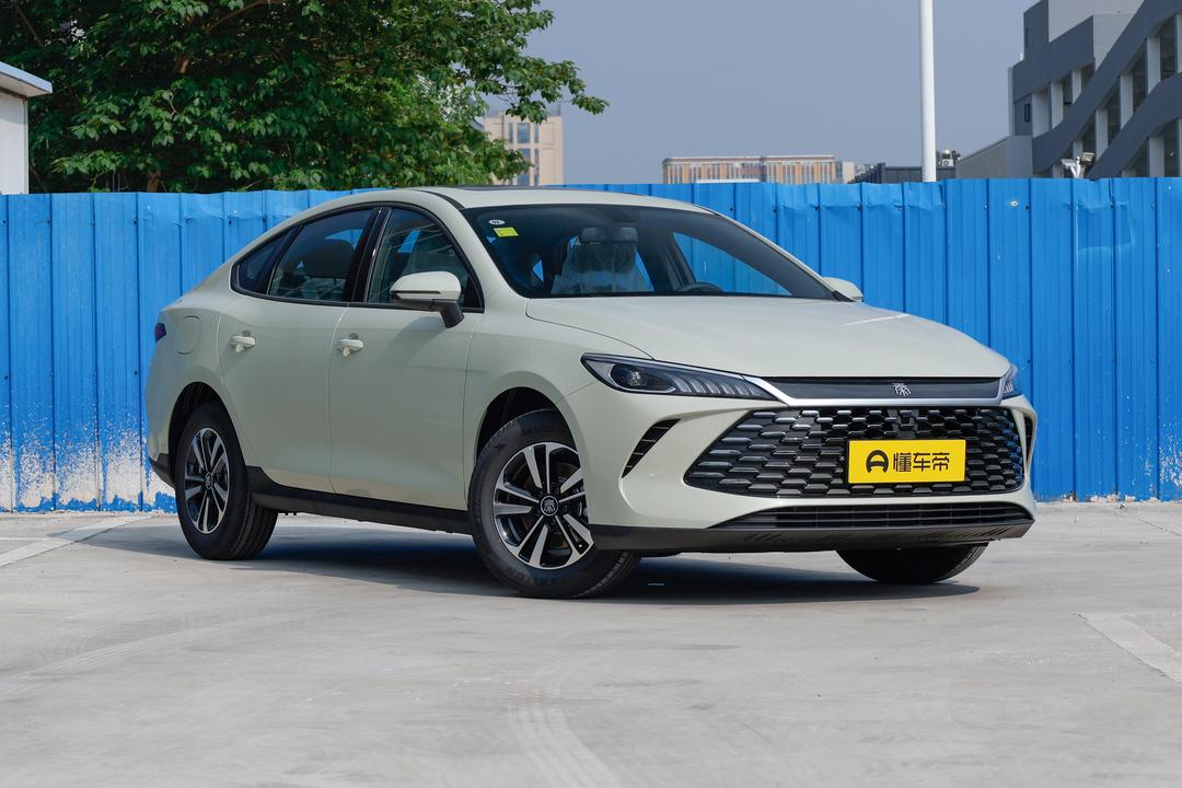 BYD Qin PLUS DM 2026, фото 3