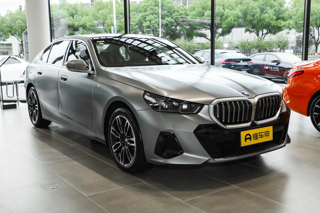 BMW 5 Series 2026, фото 3
