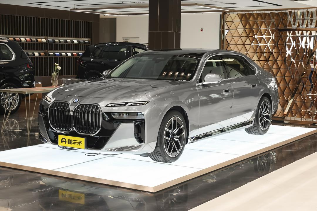 BMW 7-Series 2026, фото 1