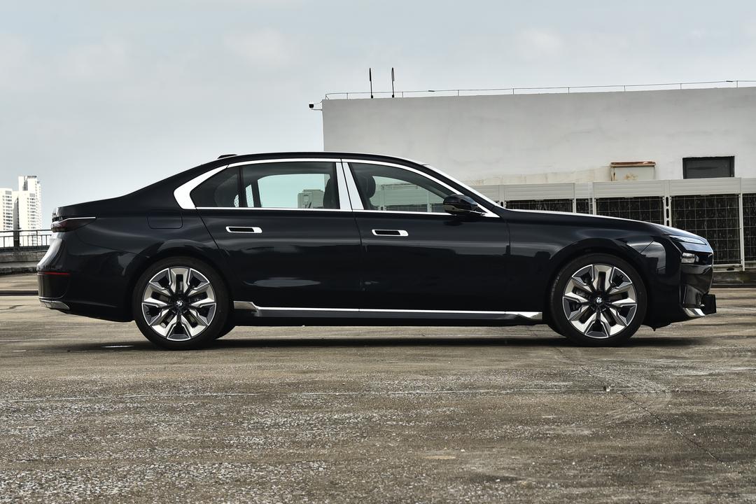 BMW 7-Series 2026, фото 8