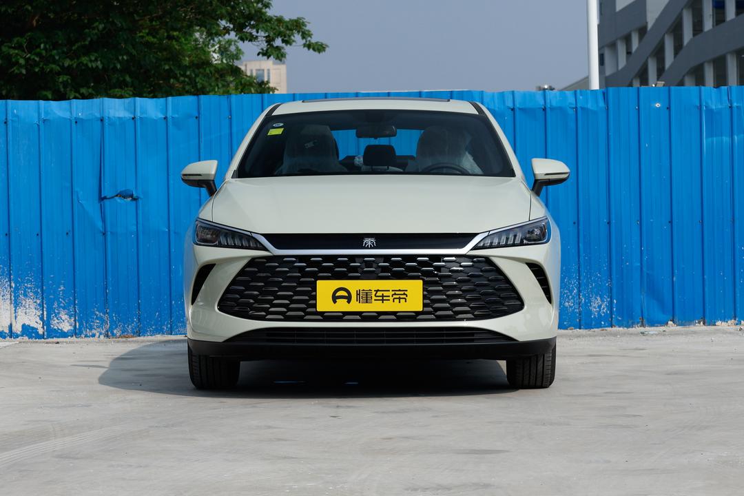 BYD Qin PLUS DM 2026, фото 2