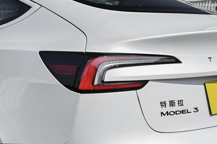 Tesla Model 3 - фото 14