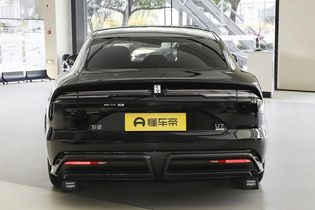 BYD Yangwang U7 EV 2026, фото 6