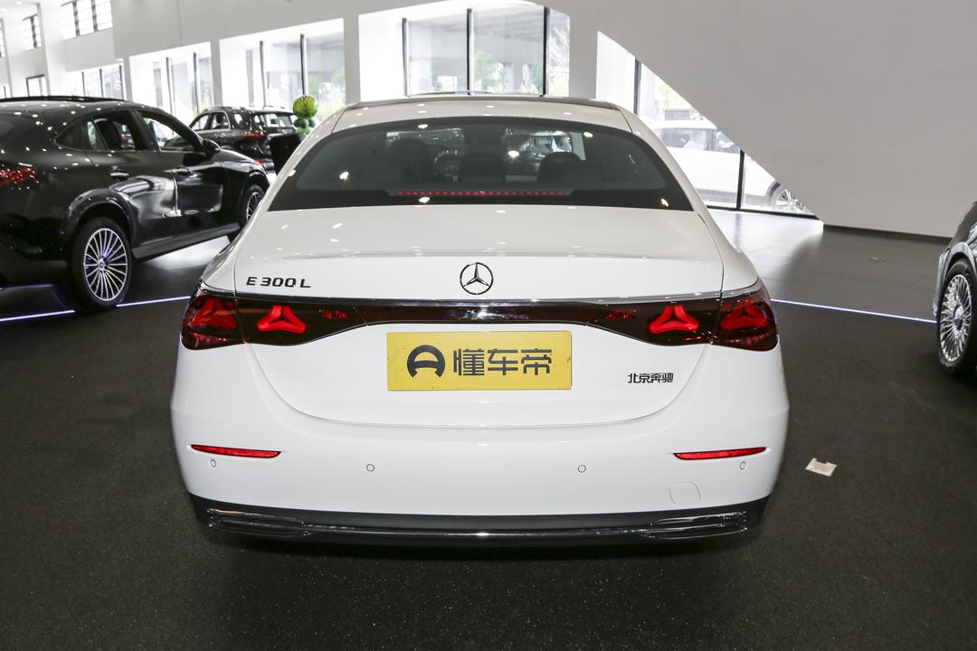 Mercedes-Benz E-Class 2026, фото 6