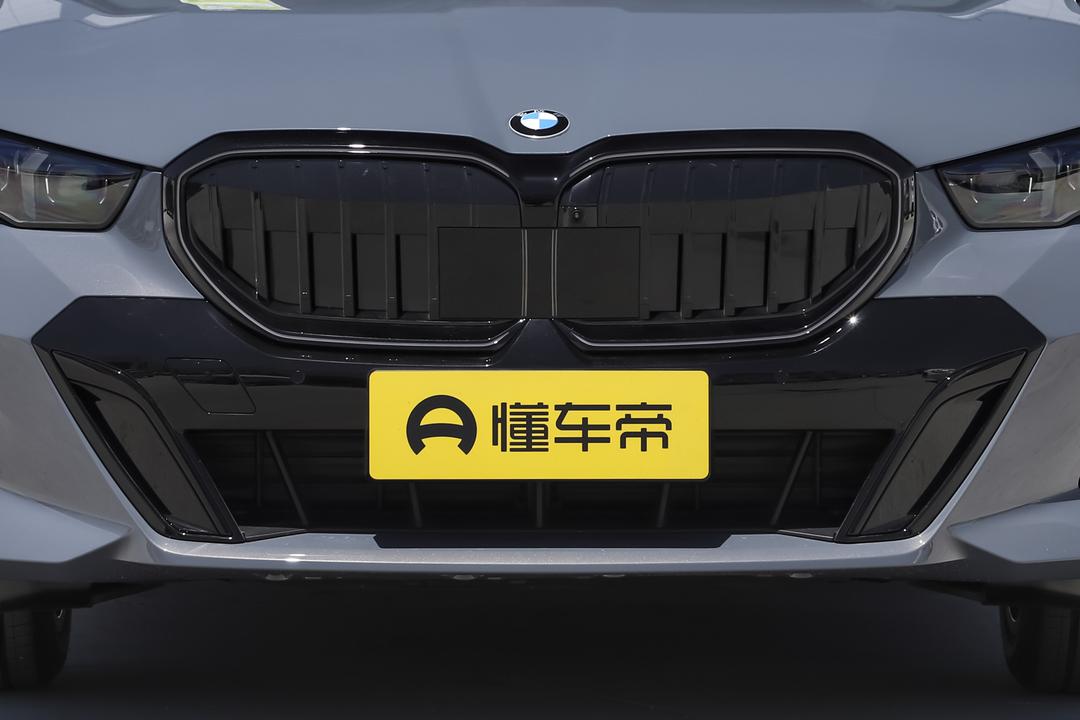 BMW 5 Series 2026, фото 10