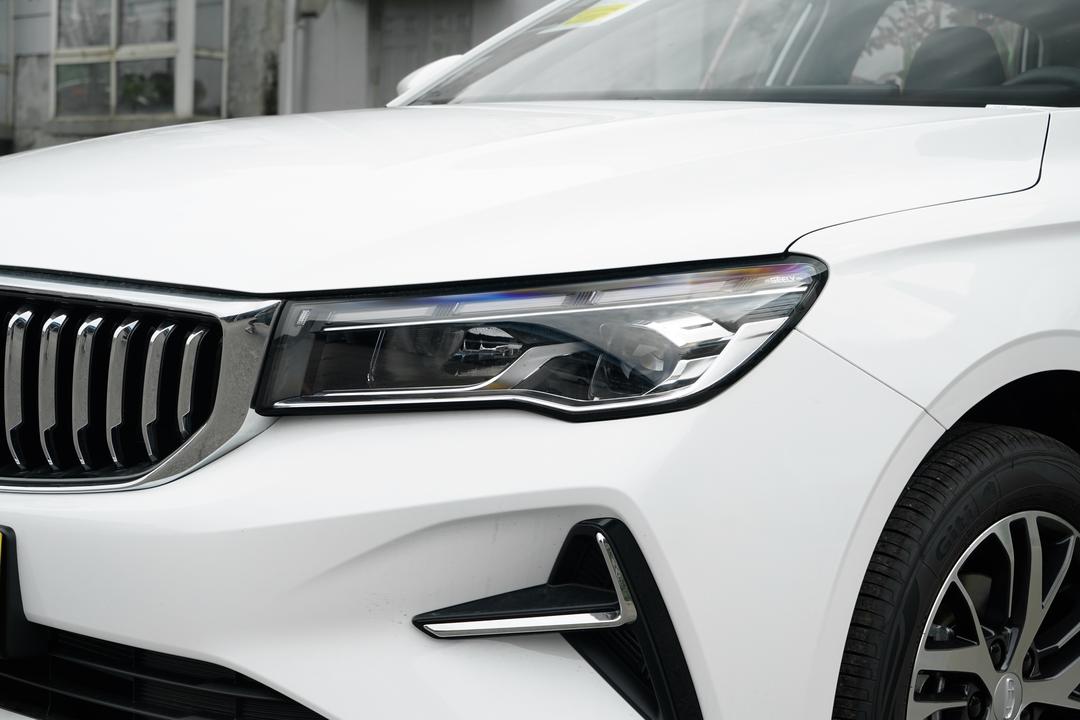 Geely Emgrand 2026, фото 13