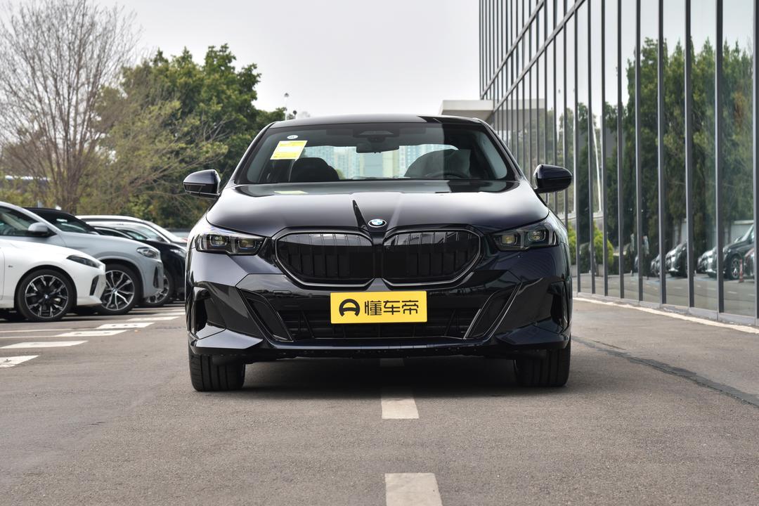 BMW 5 Series 2026, фото 2