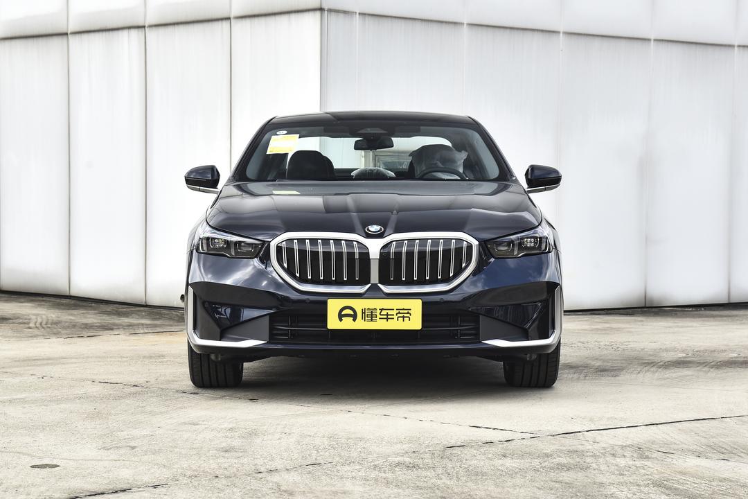 BMW 5 Series 2026, фото 2