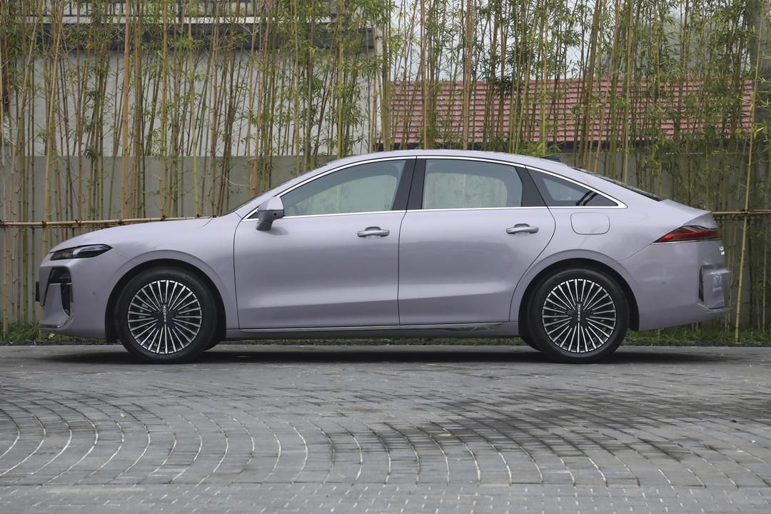 Roewe M7 DMH 2026, фото 4