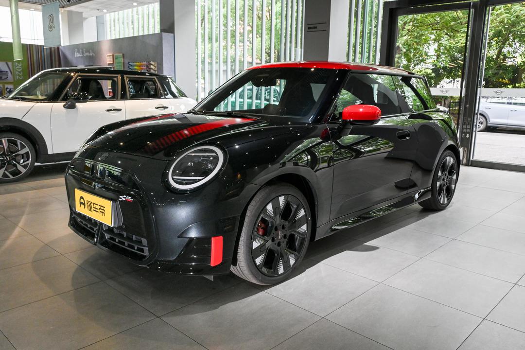 MINI JCW EV 2026, фото 1