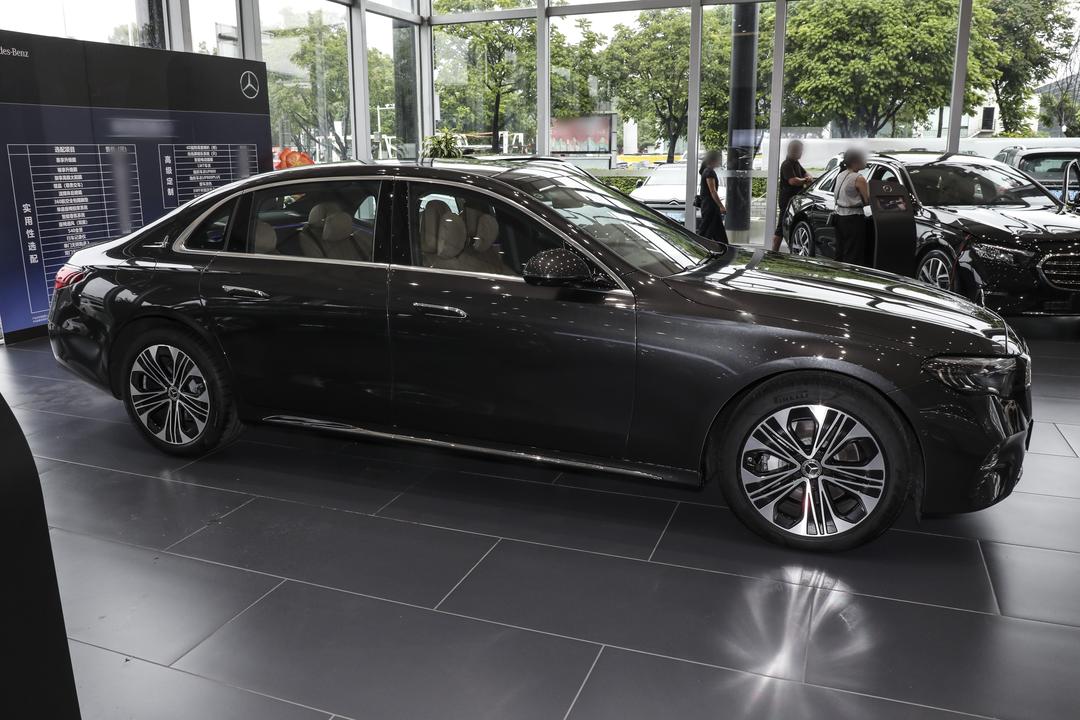 Mercedes-Benz E-Class 2026, фото 8