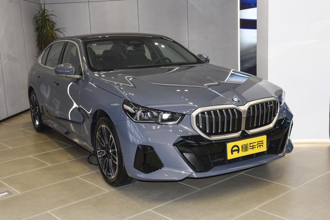 BMW 5 Series 2026, фото 3