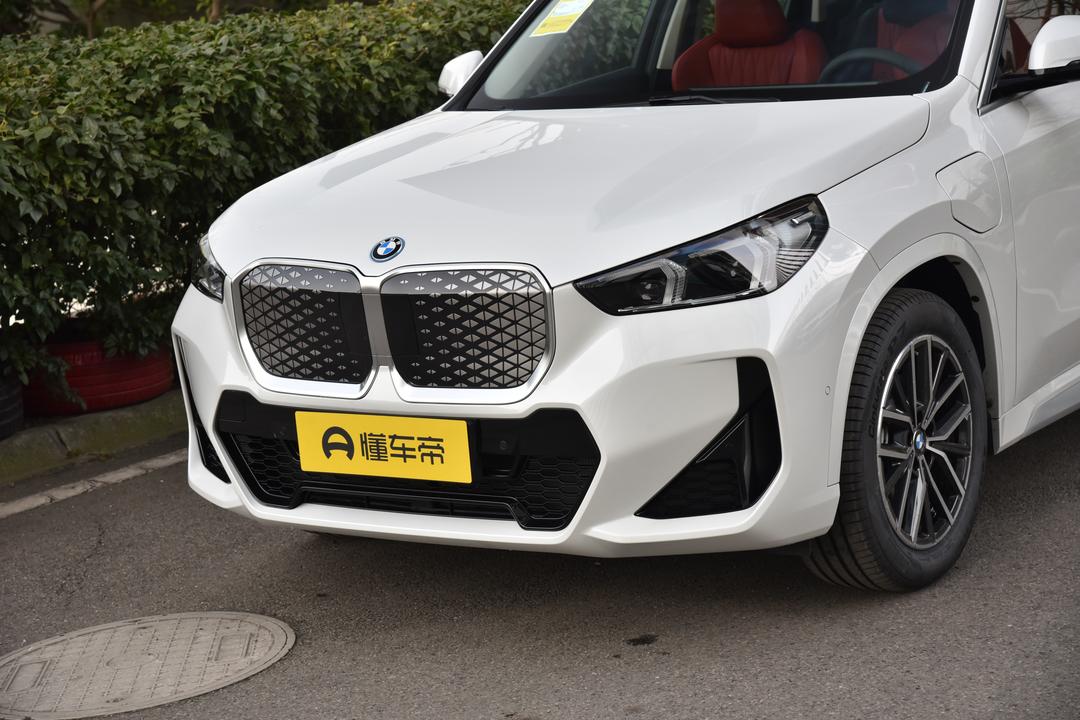 BMW iX1 2026, фото 9