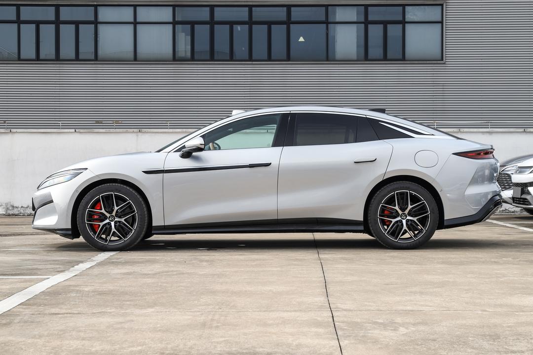 BYD Han L DM 2026, фото 4