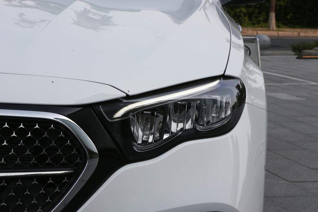 Mercedes-Benz E-Class 2026, фото 12