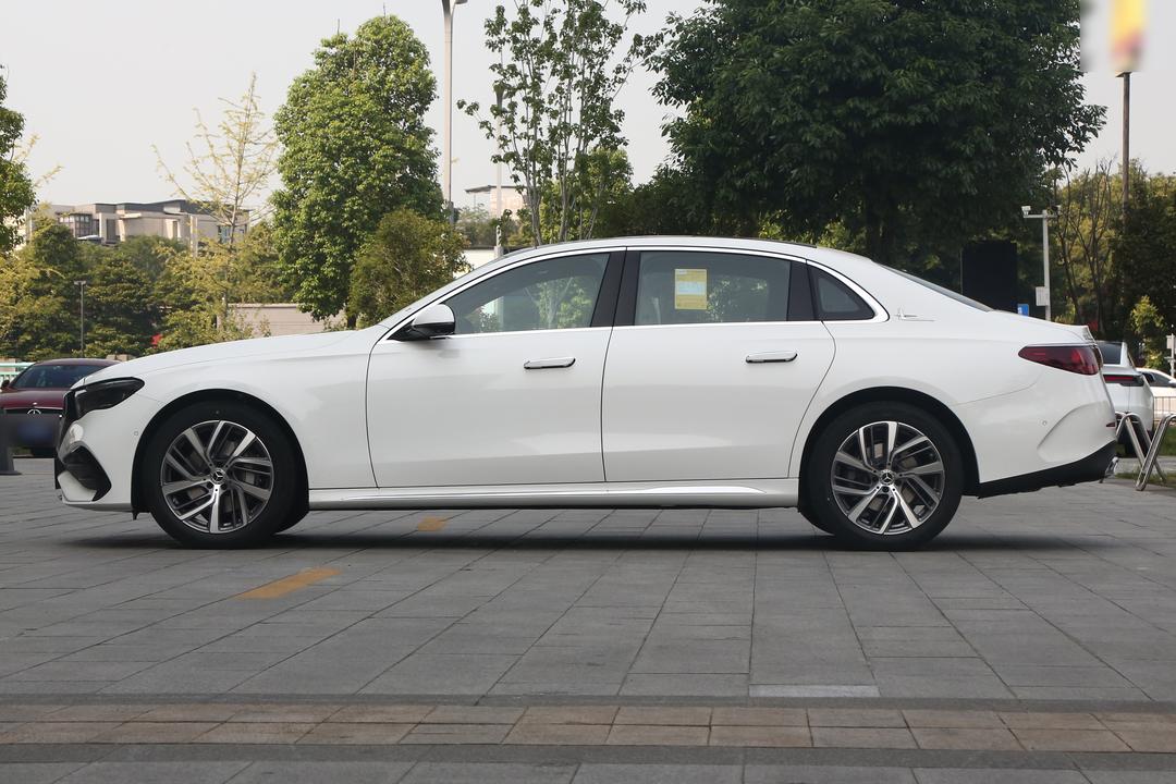 Mercedes-Benz E-Class 2026, фото 4