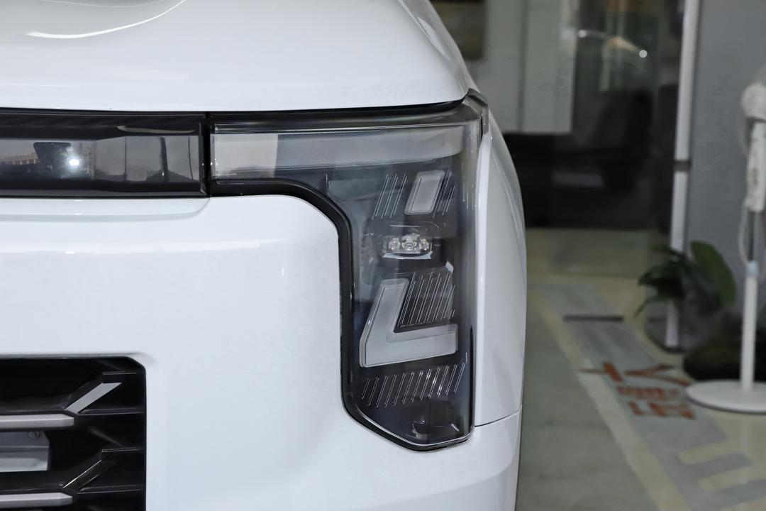 Dongfeng Zhengzhou Z9 GE PHEV 2026, фото 10