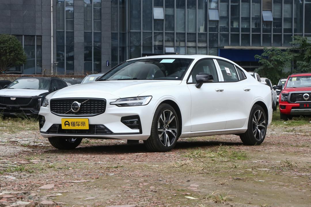 Volvo S60 2026, фото 1
