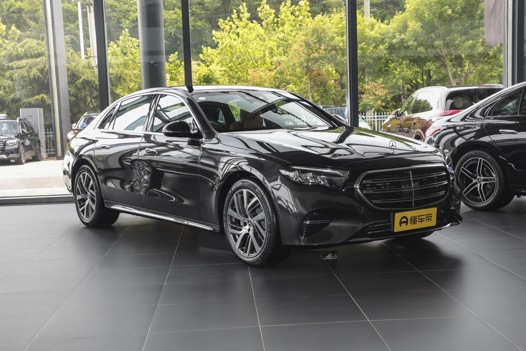 Mercedes-Benz E-Class 2026, фото 2