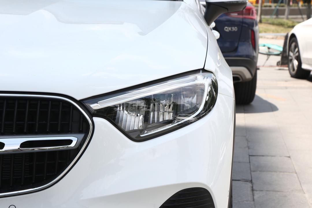 Mercedes-Benz GLC-Class 2026, фото 11