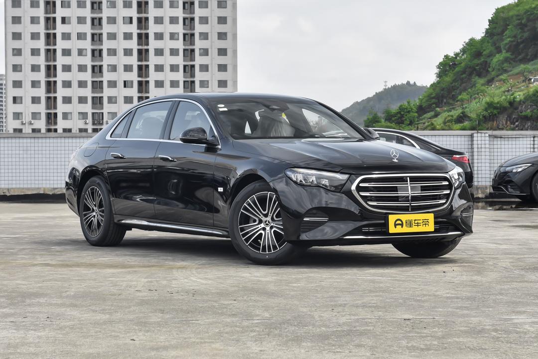 Mercedes-Benz E-Class 2026, фото 3
