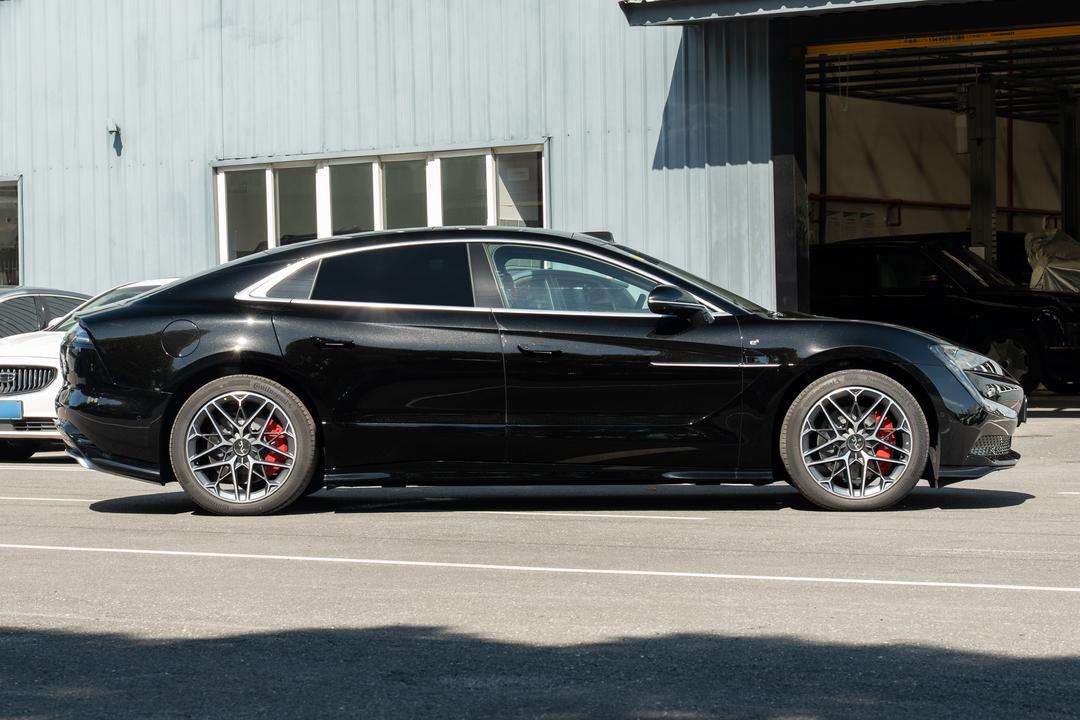 BYD Yangwang U7 EV 2026, фото 8