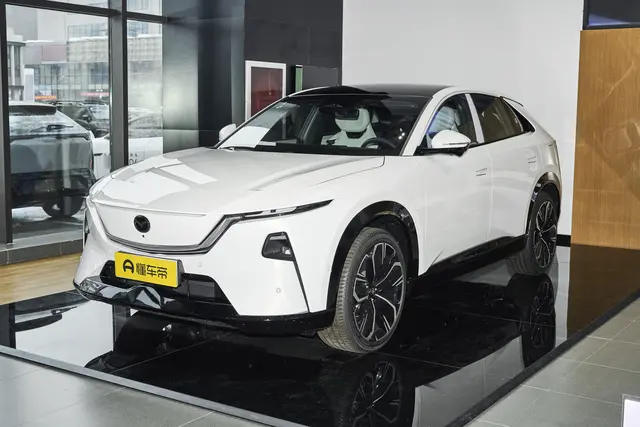 Mazda EZ-60 2026 — купить из Китая под заказ