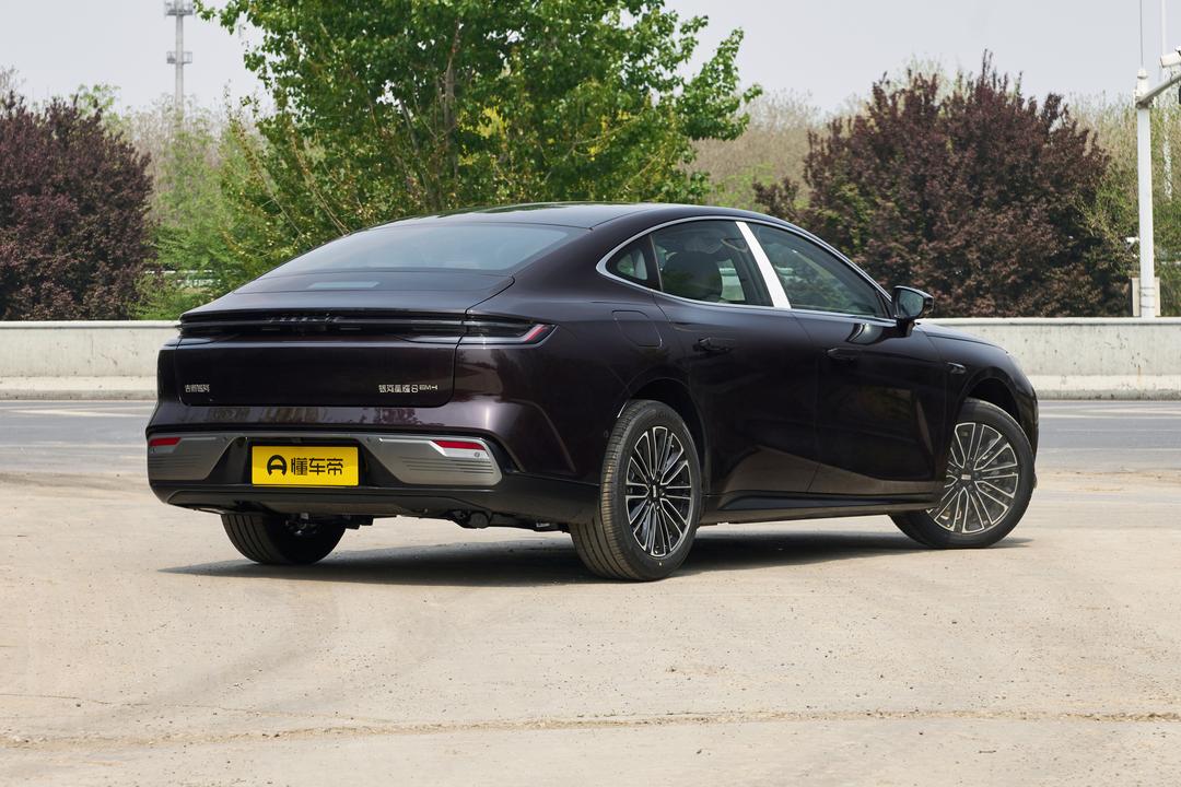 Geely Starlight 8 PHEV 2026, фото 7