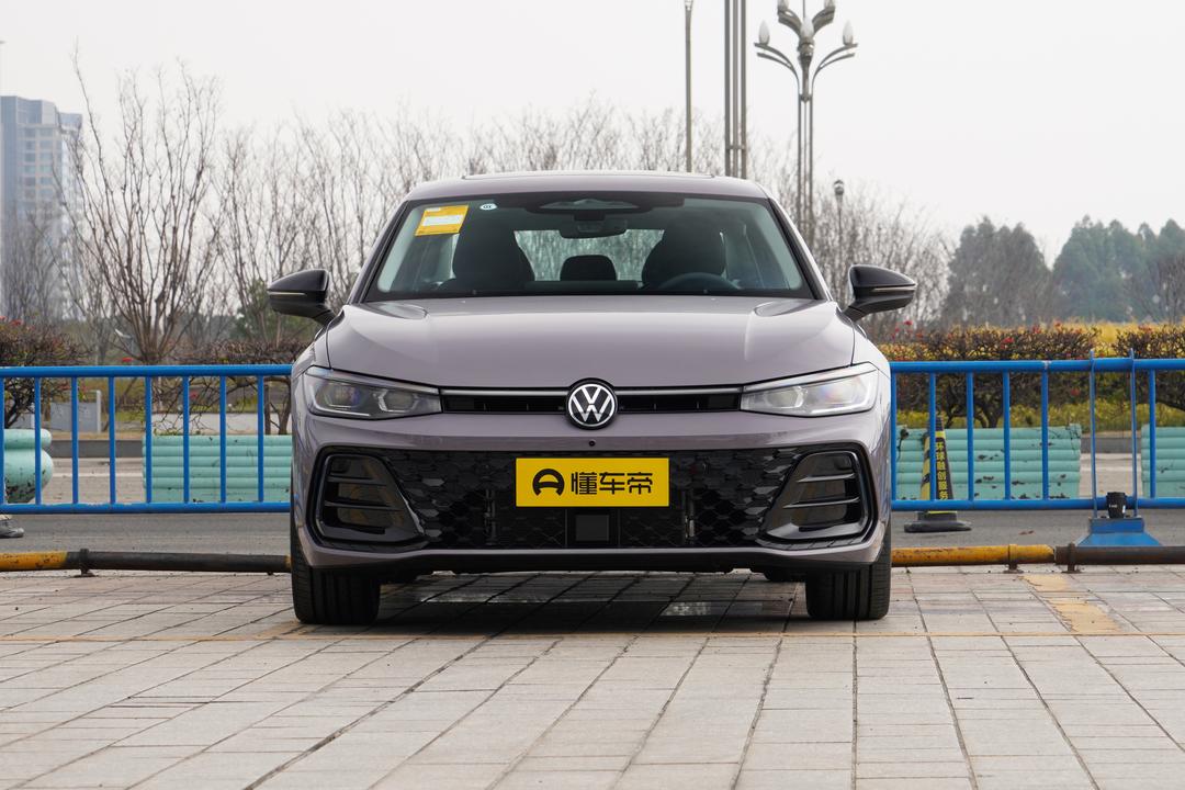 Volkswagen Passat 2026, фото 2