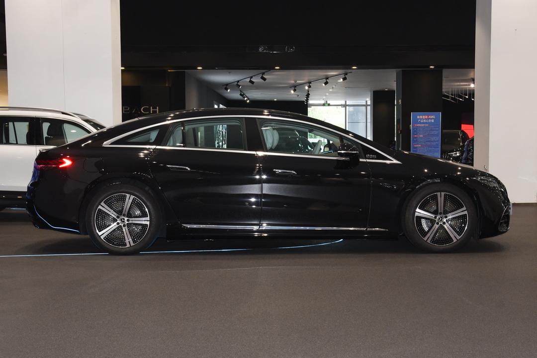Mercedes-Benz EQS 2026, фото 8