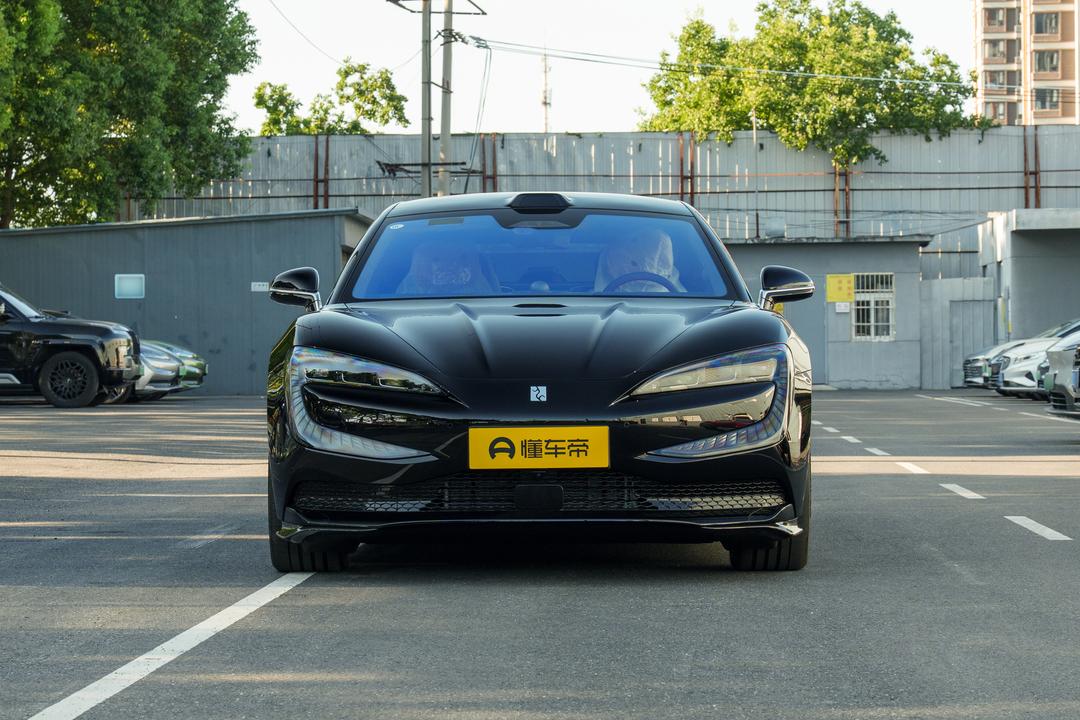 BYD Yangwang U7 EV 2026, фото 2