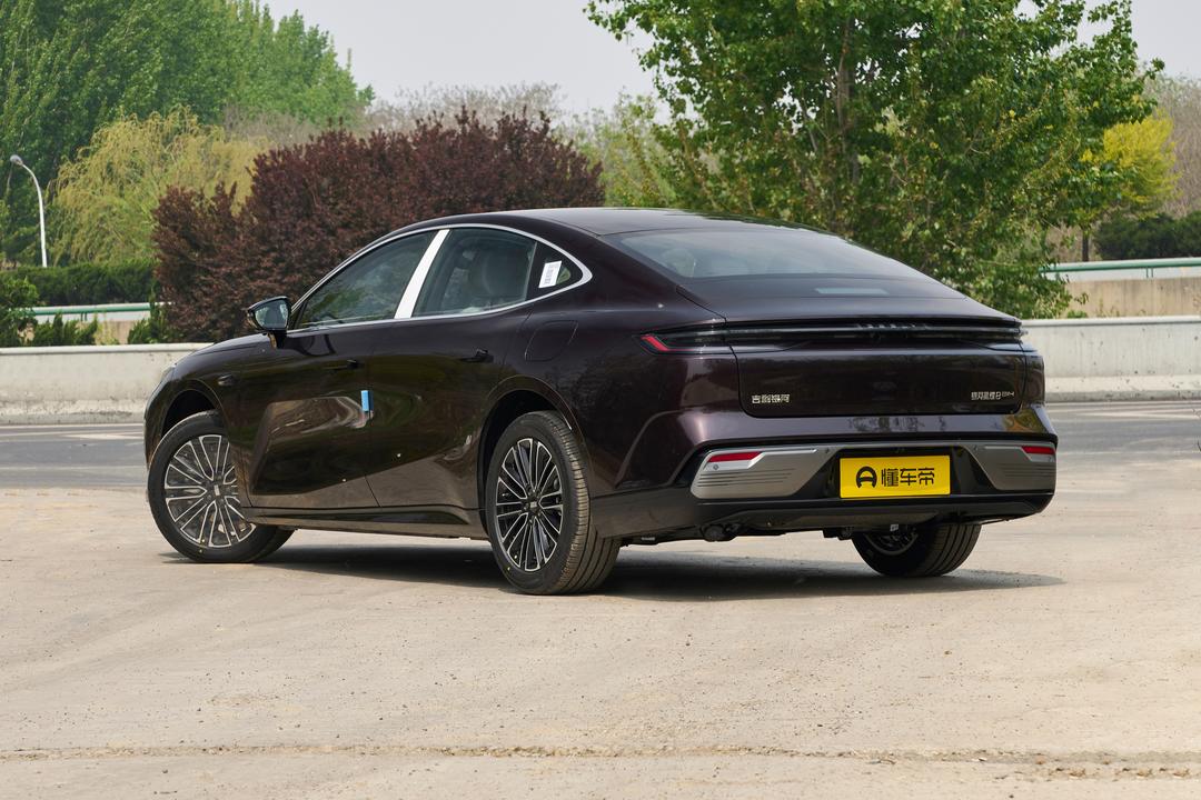 Geely Starlight 8 PHEV 2026, фото 5