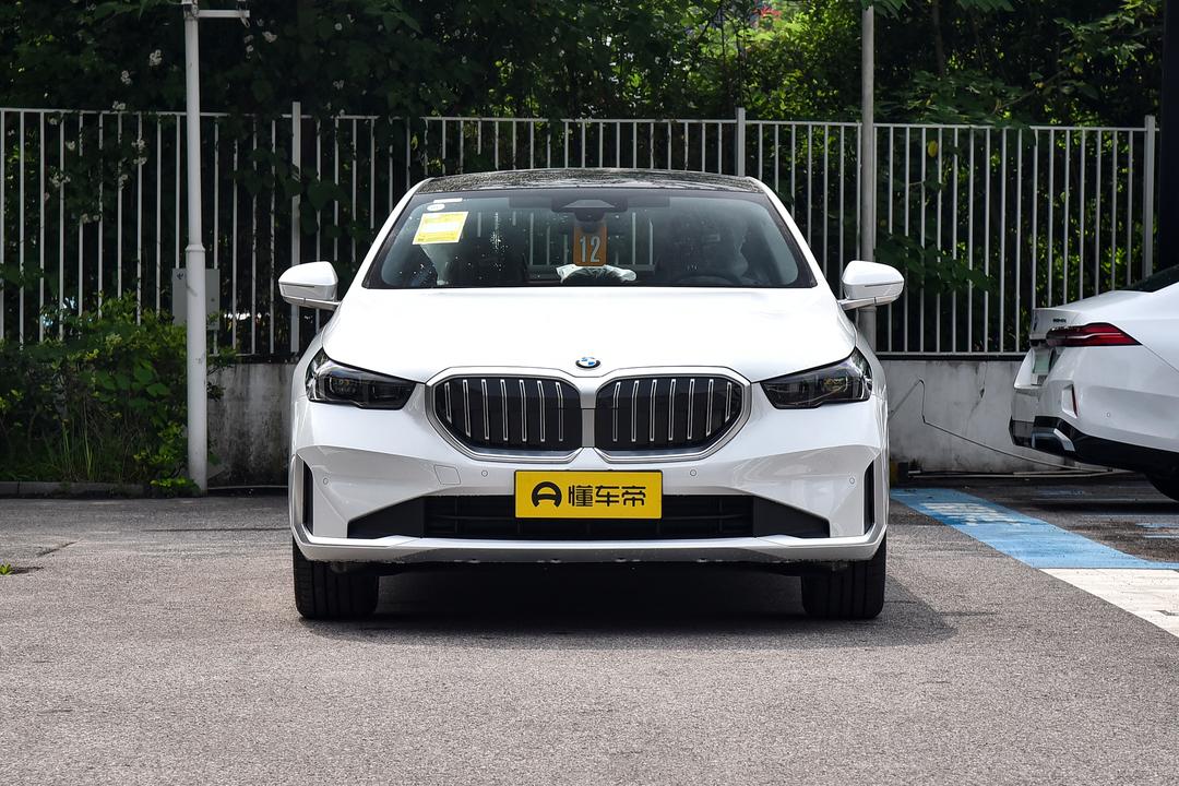 BMW 5 Series 2026, фото 2