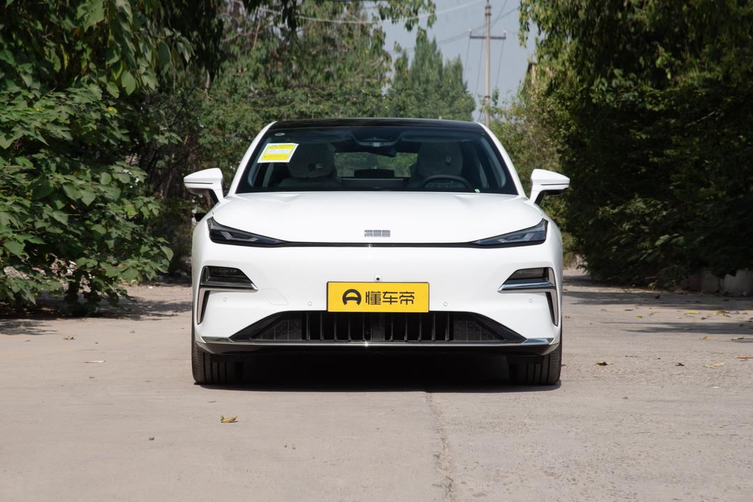 Geely Starlight 8 PHEV 2026, фото 2