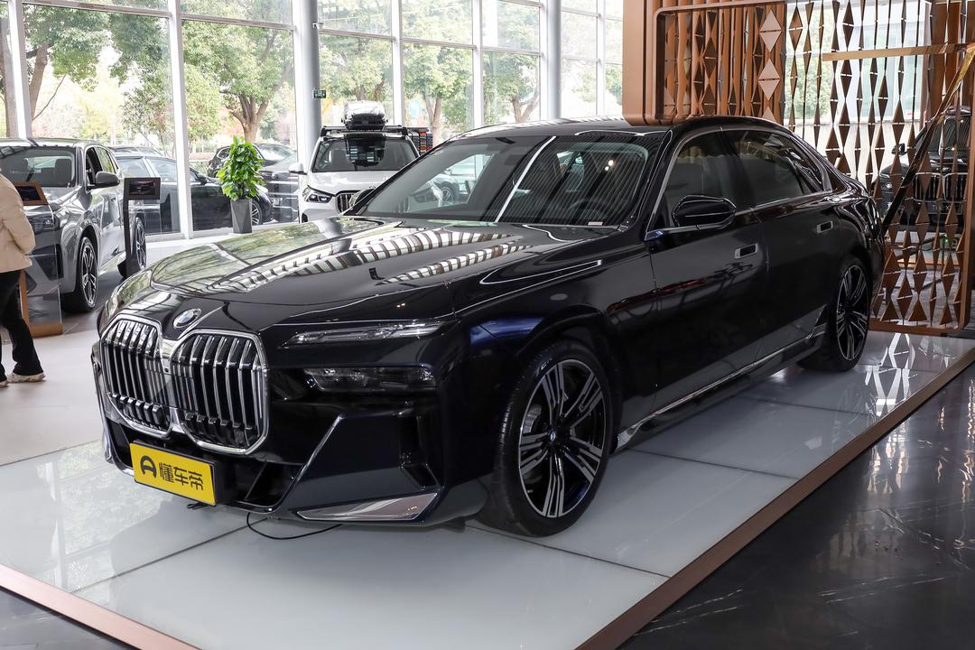 BMW 7-Series 2026, фото 1